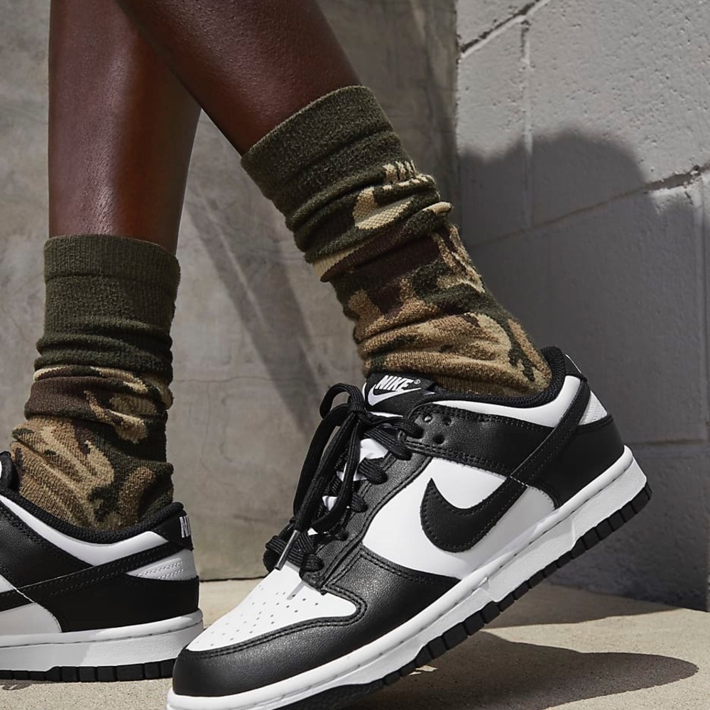 Nike Dunks low Black and White Sneakers